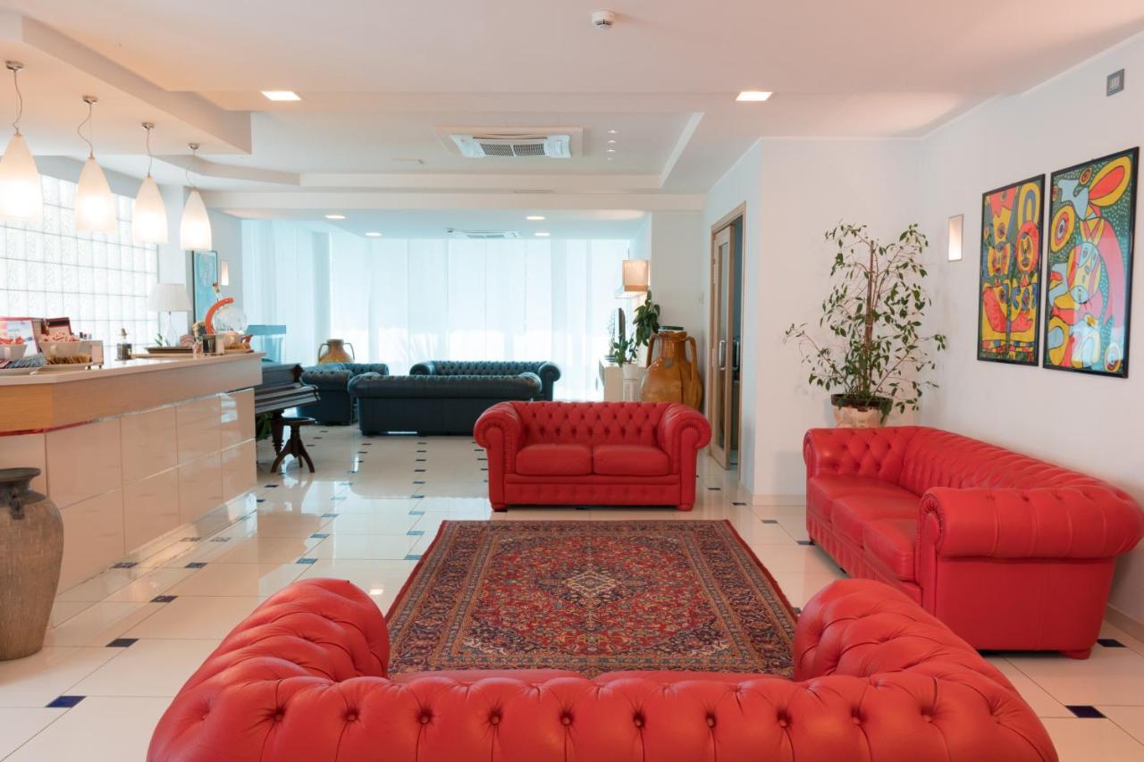 Hotel Haus Charlotte ซัน เบเนเดตโต เดล ตรอนโต ภายนอก รูปภาพ
