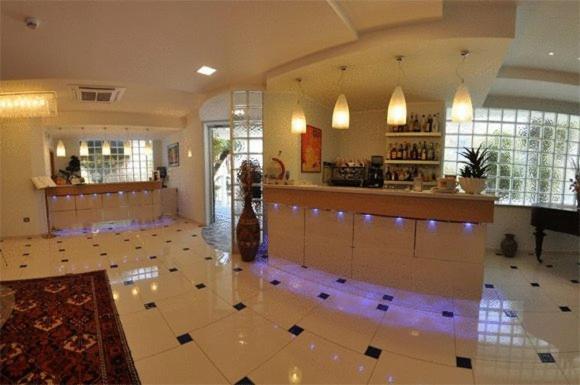 Hotel Haus Charlotte ซัน เบเนเดตโต เดล ตรอนโต ภายนอก รูปภาพ