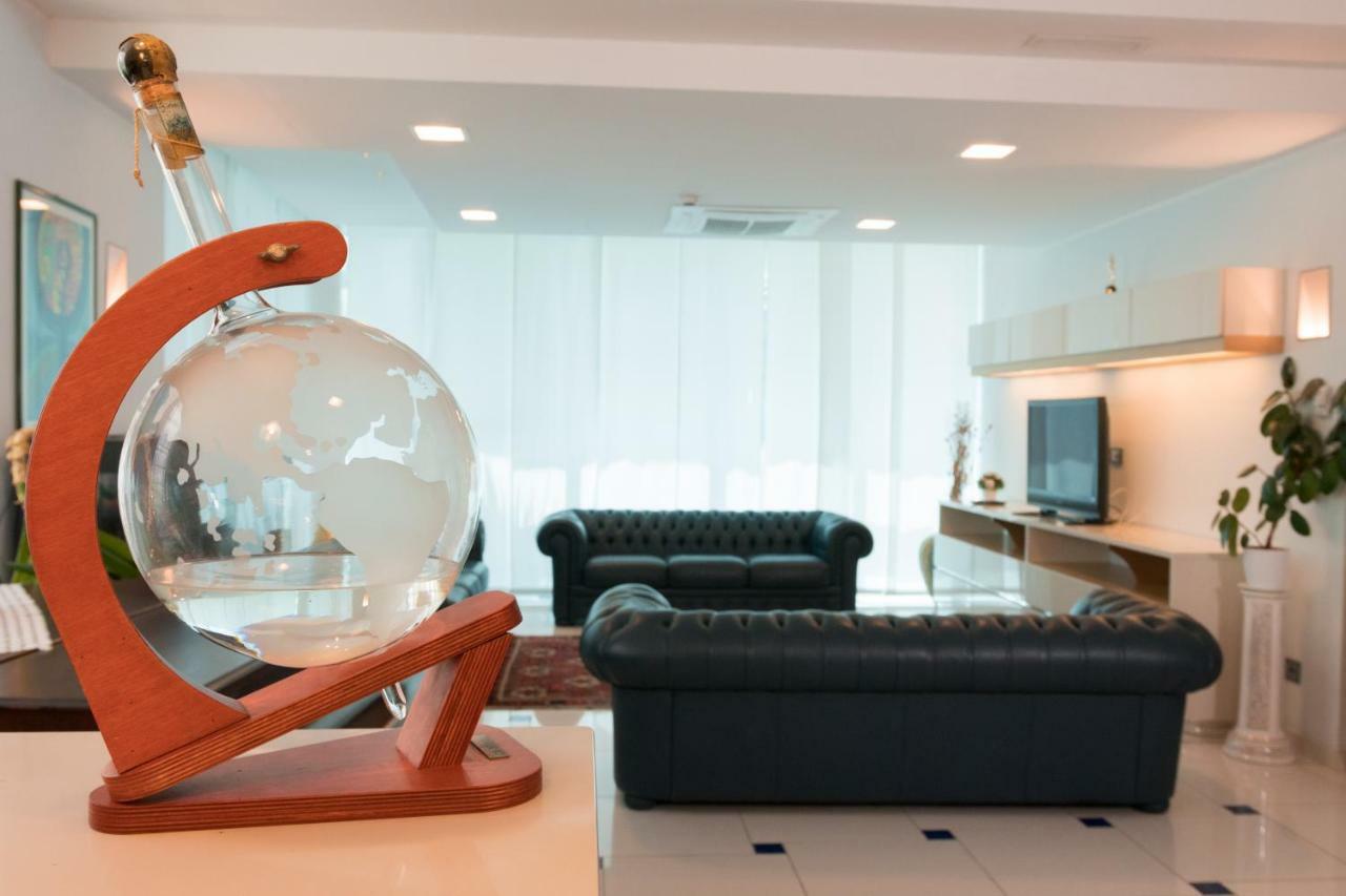 Hotel Haus Charlotte ซัน เบเนเดตโต เดล ตรอนโต ภายนอก รูปภาพ
