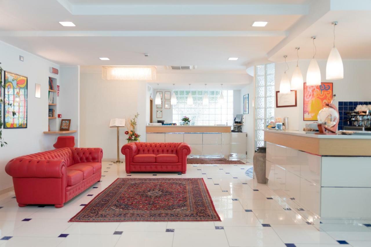 Hotel Haus Charlotte ซัน เบเนเดตโต เดล ตรอนโต ภายนอก รูปภาพ